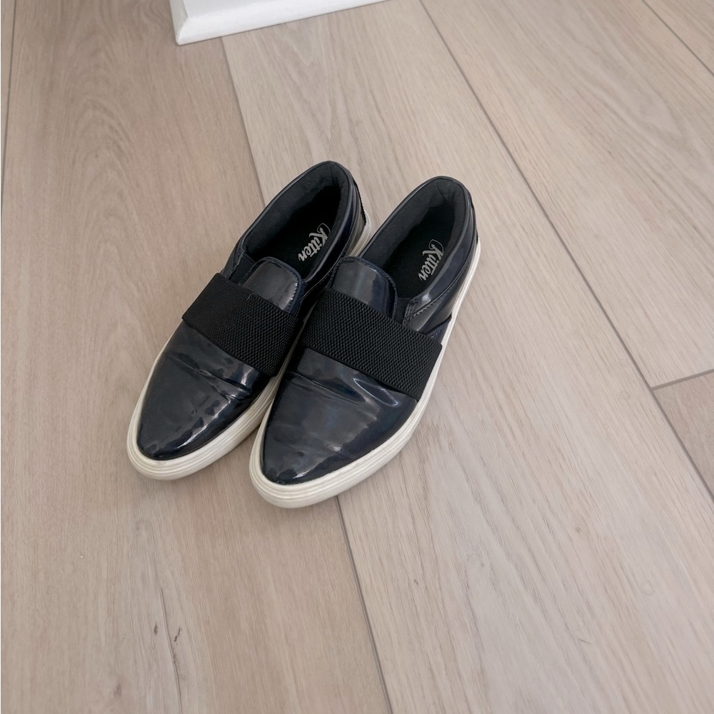 Kitten slip on sneaker